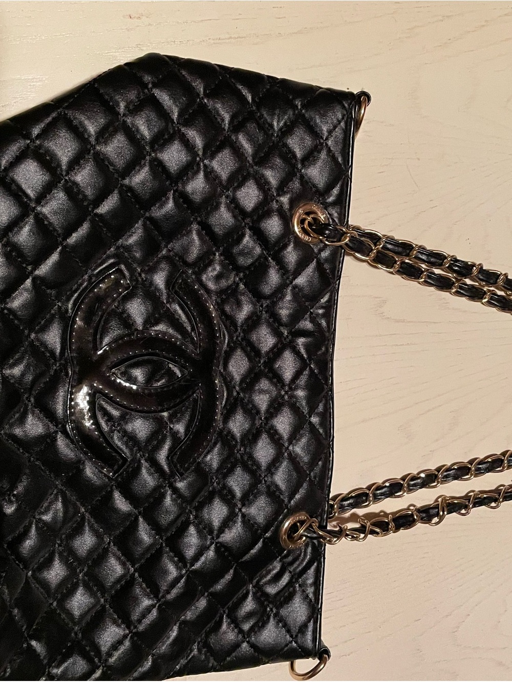 CHANEL Black Quilted Shoulder Bag with Gold Chain